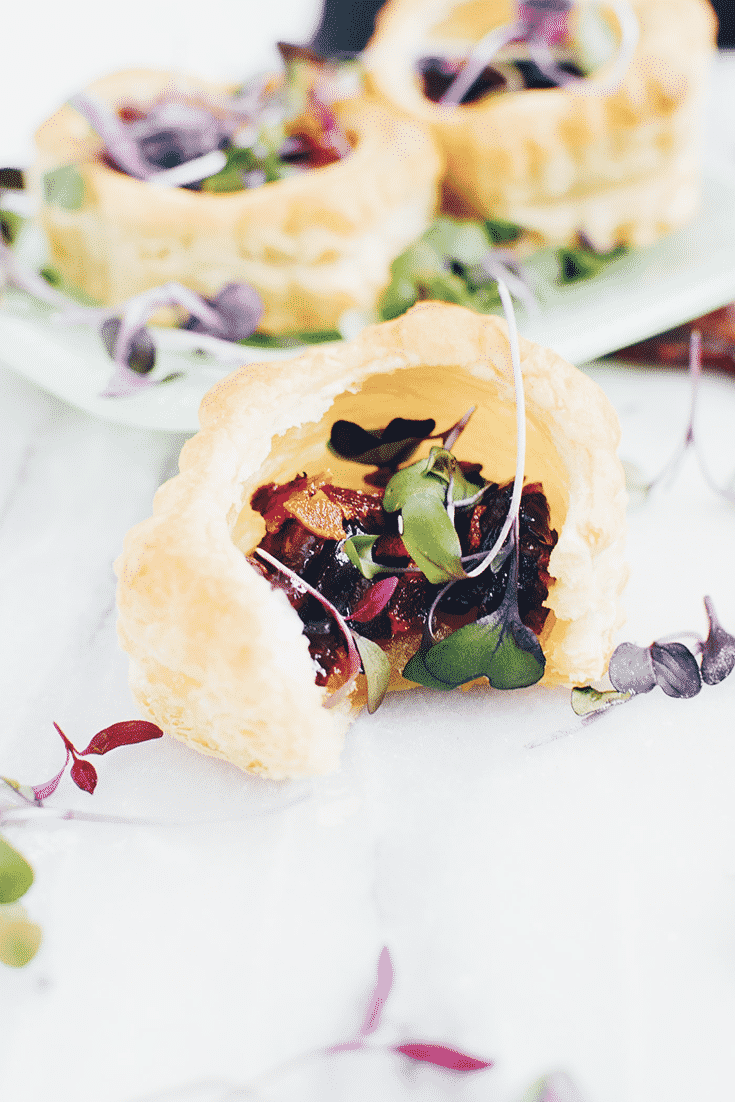 A puff pastry that is salty, sweet and crispy - plus bacon. This snack is delicious!
