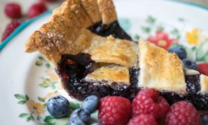 I love this blueberry pie recipe! The blueberry filling is thick and amazing. When in doubt, bake a pie! Here is a simple blueberry pie recipe that's easy and delicious. Why make things complicated, when they don't need to be. RECIPE | DESSERT | EASY