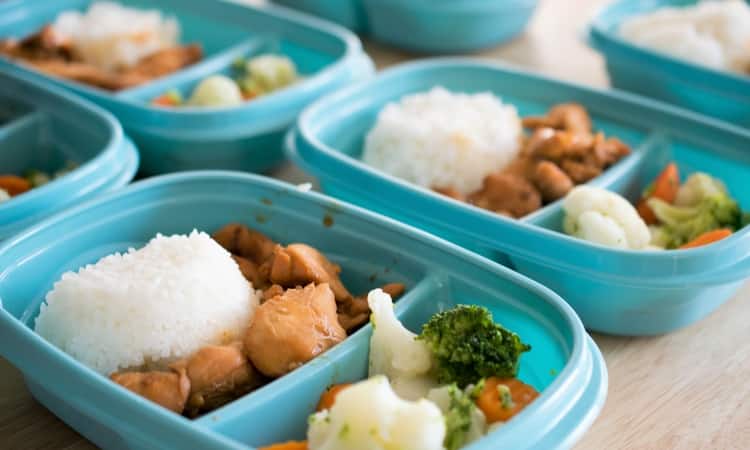 Teriyaki chicken, white rice, and vegetables make great lunches you can meal prep every week. 5 ingredients, 30 minutes, and less than $20 is all you need! Easy, affordable, and delicious!