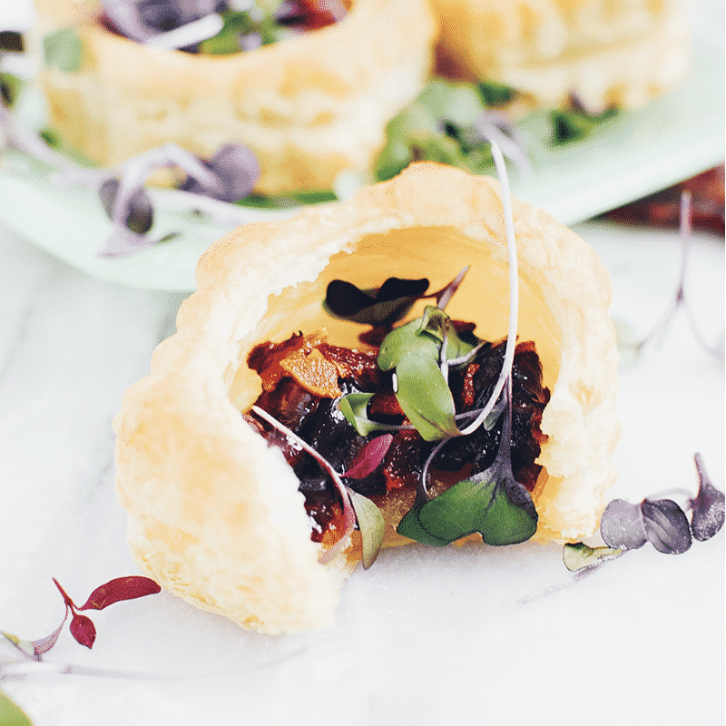 A puff pastry that is salty, sweet and crispy - plus bacon. This snack is delicious!