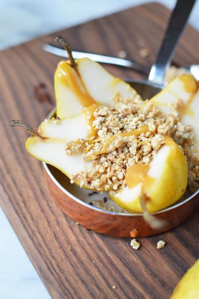 Are you looking for the perfect healthy holiday dessert? Baked pears are easy to make, and only take 15 minutes to bake. Try these Granola Honey Baked Pears after your next weeknight dinner or bring them to your next holiday celebration!
