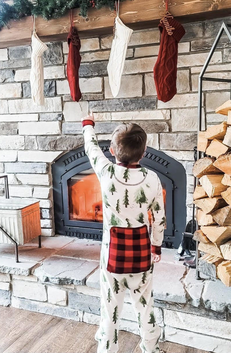 10 Holiday Traditions That Won’t Break the Bank
